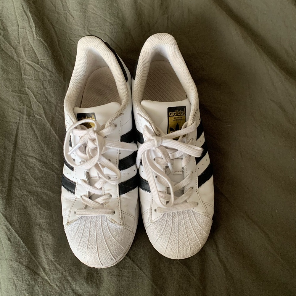 Adidas superstars